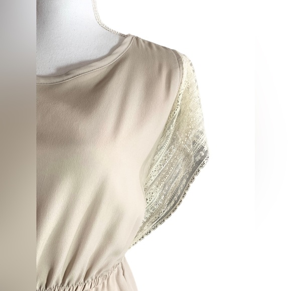 🎉Host Pick🎉 Cream colored dress w/ lace sleeves Size Small - Picture 3 of 5